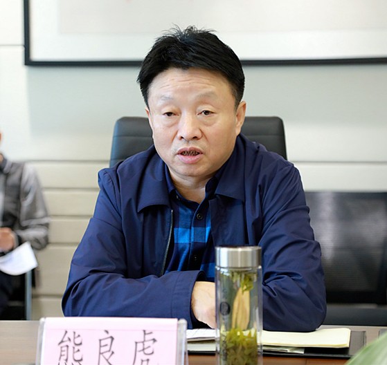 熊良虎在听取水环境公司专题汇报时强调：咬定指标、坚定信心，以决战决胜姿势完玉成年经营工作
