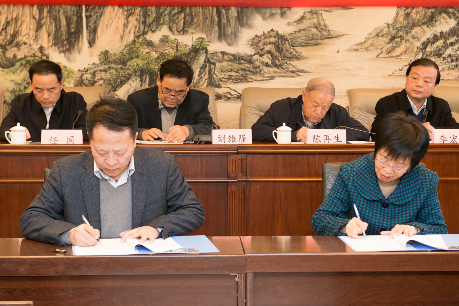 陕西PT电子游戏集团向省慈悲协会捐赠200万元赞助公益项目 陕西PT电子游戏集团向省慈悲协会捐赠200万元赞助公益项目