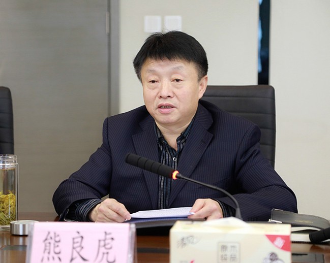 省人大常委会委员、环资工委主任李三原到陕西PT电子游戏集团调研座谈