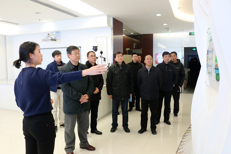 省人大常委会委员、环资工委主任李三原到陕西PT电子游戏集团调研座谈