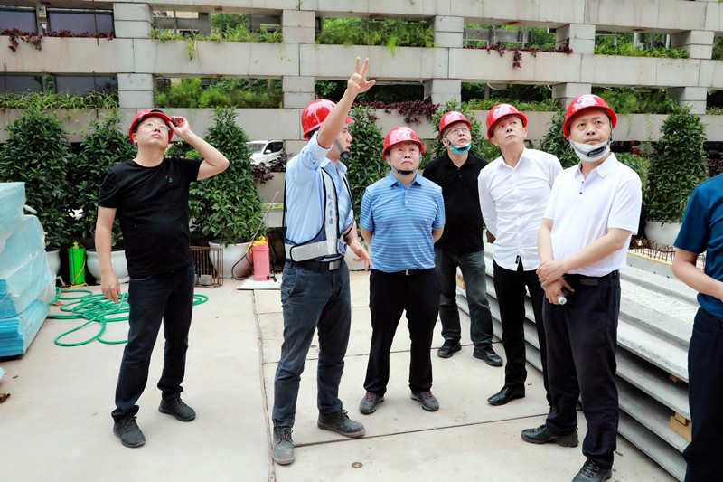 熊良虎在沉庆市中科大业集团调查时强调：对峙生态优先战术，想好生态经、走好扶贫路