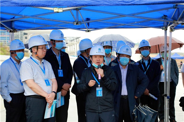 陕西PT电子游戏集团复工复产促增长项目观摩会议与会人员走进大秦国源三秦PT电子游戏秦国园区在榆项目 陕西PT电子游戏集团复工复产促增长项目观摩会议与会人员走进大秦国源三秦PT电子游戏秦国园区在榆项目