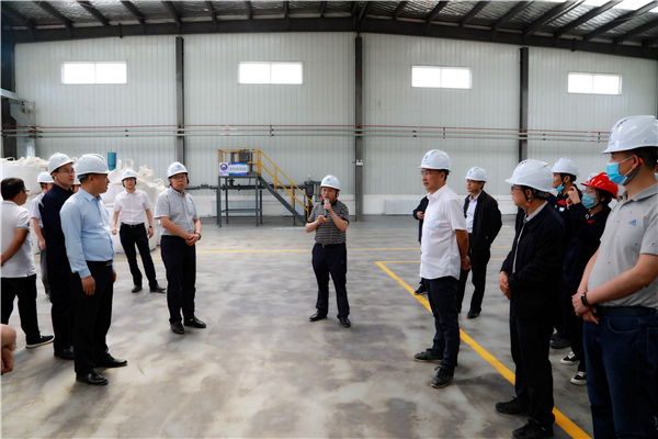 陕西PT电子游戏集团复工复产促增长项目观摩会议与会人员走进大秦国源三秦PT电子游戏秦国园区在榆项目 陕西PT电子游戏集团复工复产促增长项目观摩会议与会人员走进大秦国源三秦PT电子游戏秦国园区在榆项目