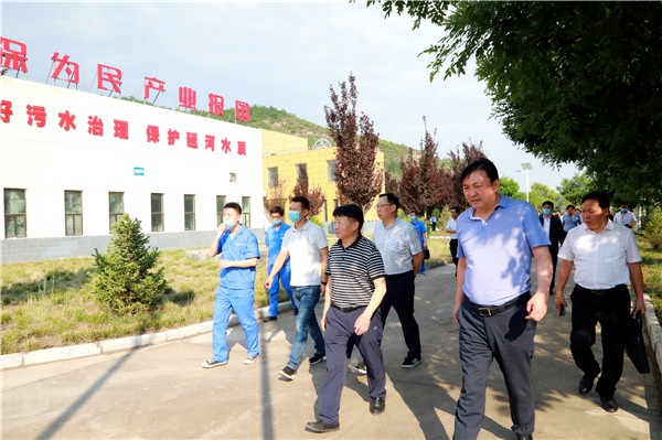 陕西PT电子游戏集团复工复产促增长项目观摩会议与会人员走进绿色能源公司油气公司水环境公司陕北片区项目 陕西PT电子游戏集团复工复产促增长项目观摩会议与会人员走进绿色能源公司油气公司水环境公司陕北片区项目