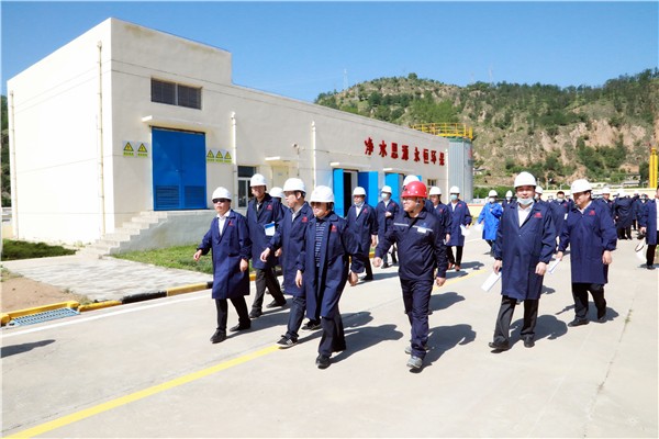 陕西PT电子游戏集团复工复产促增长项目观摩会议与会人员走进PT电子游戏保隆生态三秦在延在铜项目