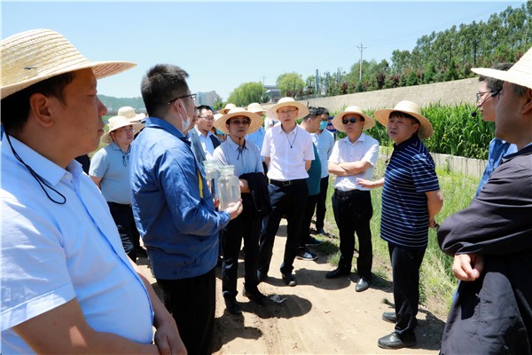 陕西PT电子游戏集团复工复产促增长项目观摩会议与会人员走进PT电子游戏保隆生态三秦在延在铜项目