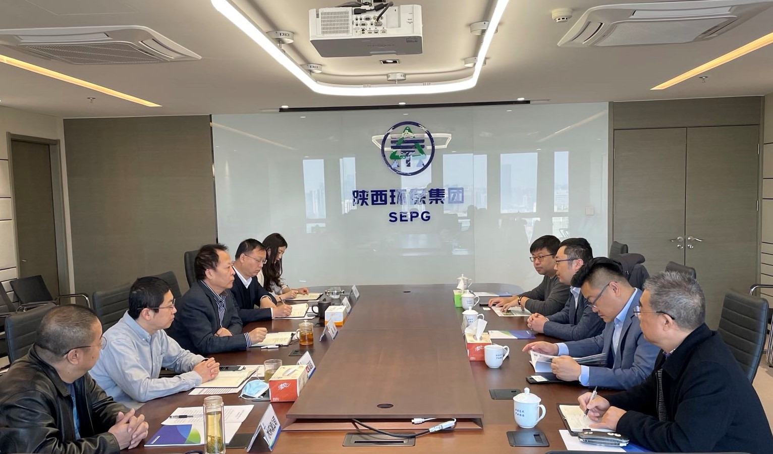 陕西PT电子游戏集团与南方创业科技公司互换座谈 陕西PT电子游戏集团与南方创业科技公司互换座谈