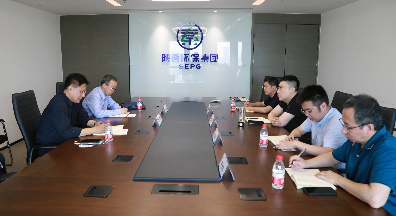 陕西PT电子游戏集团与山东山大华特科技股份公司互换座谈 陕西PT电子游戏集团与山东山大华特科技股份公司互换座谈