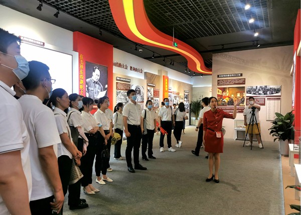 陕西PT电子游戏集团组织党员干部参观陕西省庆祝中国共产党成立100周年主题展 陕西PT电子游戏集团组织党员干部参观陕西省庆祝中国共产党成立100周年主题展