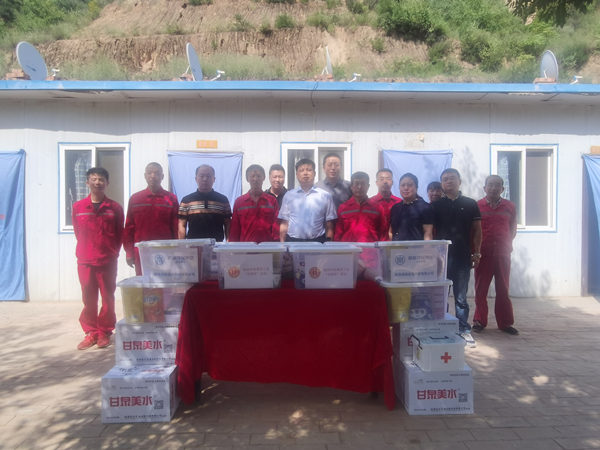 陕西PT电子游戏集团发展“夏送清冷”活动 关爱一线职工 陕西PT电子游戏集团发展“夏送清冷”活动 关爱一线职工