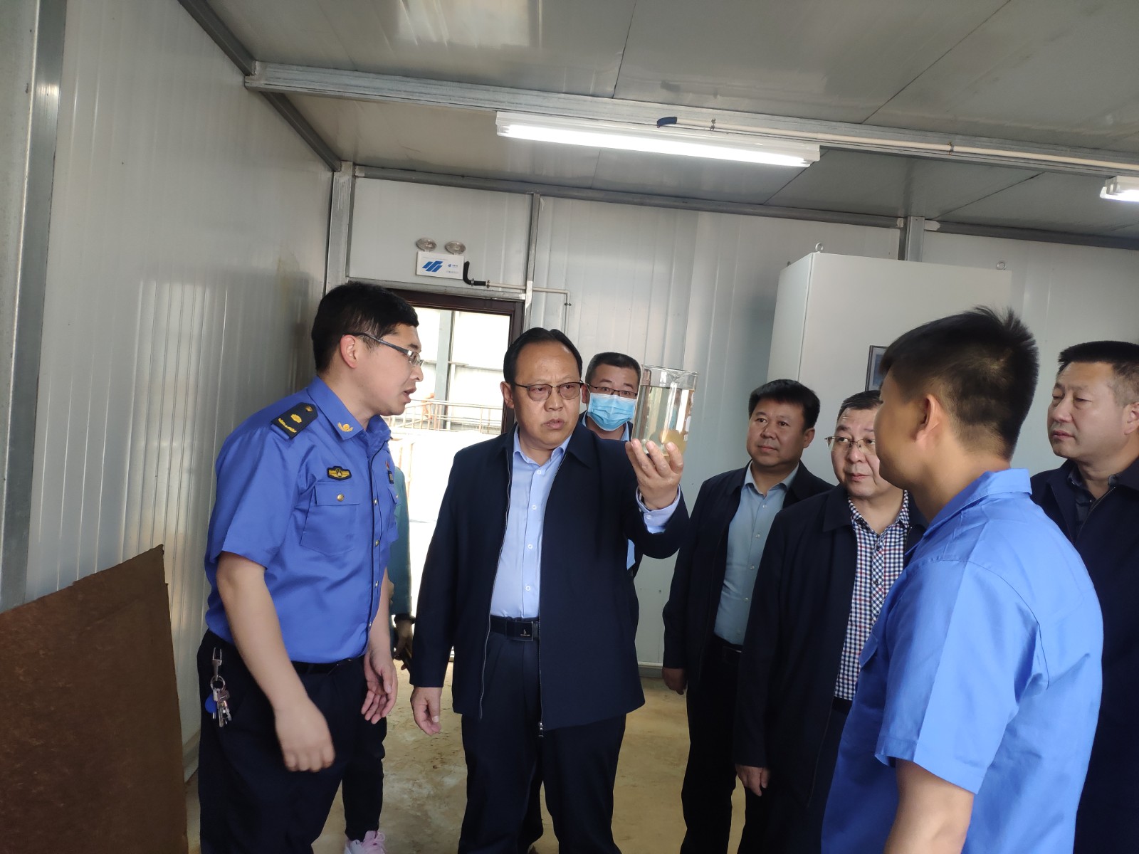 延安市人大常委会副主任一行到水环境公司志丹县污水处置厂调研