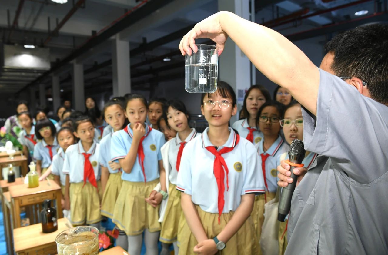 西安颁布｜幼学生走进陕西PT电子游戏集团白鹿原水生态中心开启污水“再生”探秘之旅