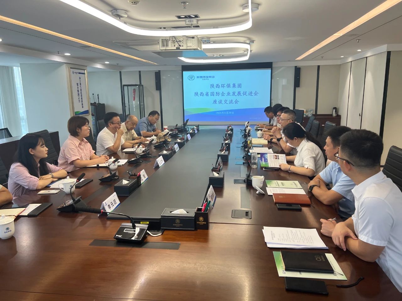 陕西PT电子游戏集团与陕西省国防企业发展推进会座谈互换