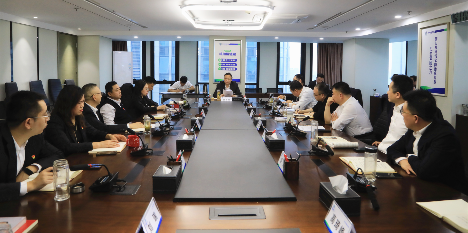陕西PT电子游戏集团召开党委理论进建中心组2024年第11次进建（扩大）会议