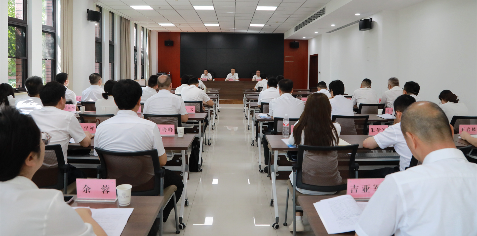 陕西PT电子游戏集团党委召开深刻贯彻中央八项划放心灵进建教育集中整治工作推动会